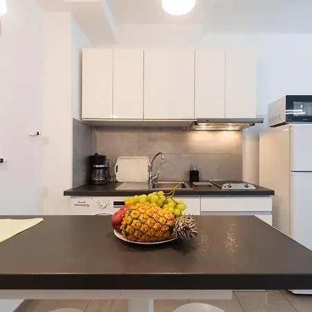 1st Line Pretty Canteras アパート